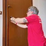 Aprire la Porta con le Chiavi Dietro: Cosa Fare e a Chi Rivolgersi