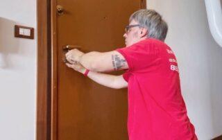 Aprire la Porta con le Chiavi Dietro: Cosa Fare e a Chi Rivolgersi