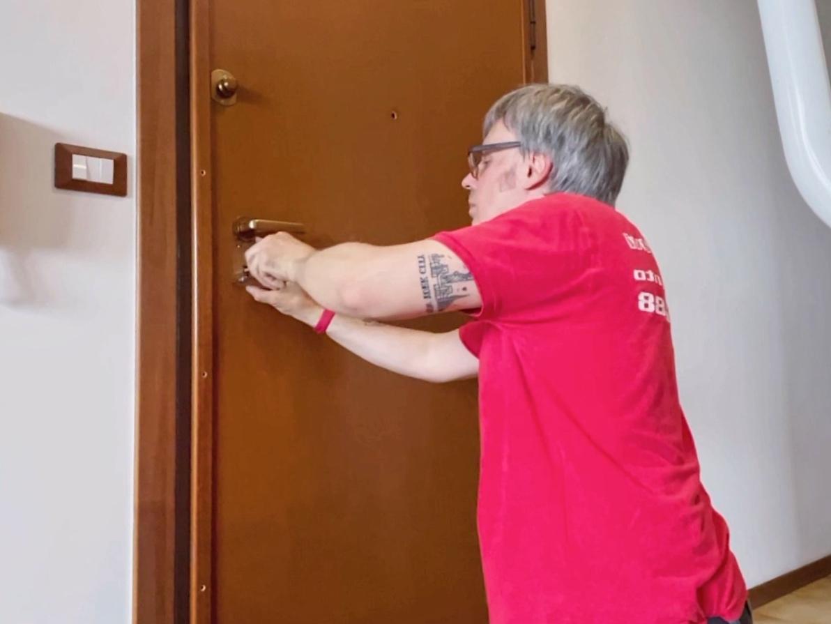 Aprire la Porta con le Chiavi Dietro: Cosa Fare e a Chi Rivolgersi