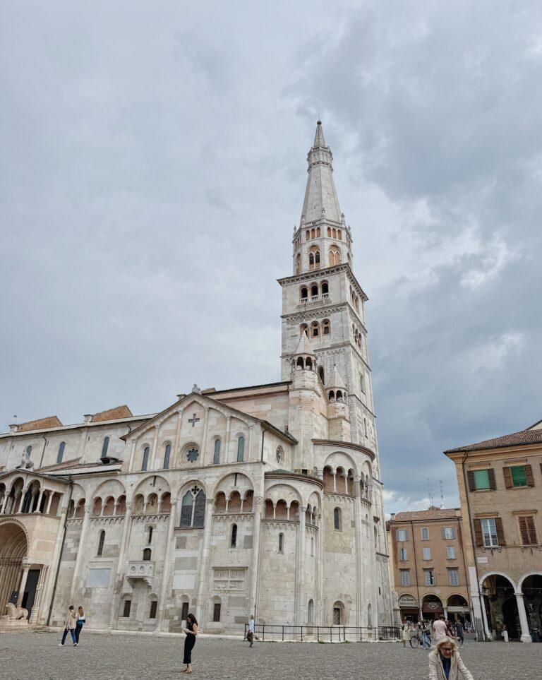 Trasferta a Modena porta blindata in sicurezza e tour tra Ferrari e sapori locali