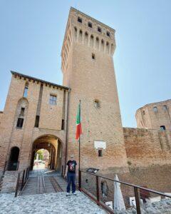 Trasferta a Modena porta blindata in sicurezza e tour tra Ferrari e sapori locali