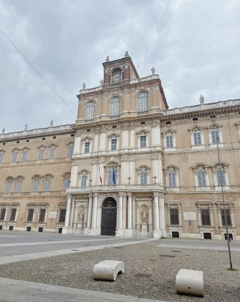 Trasferta a Modena porta blindata in sicurezza e tour tra Ferrari e sapori locali